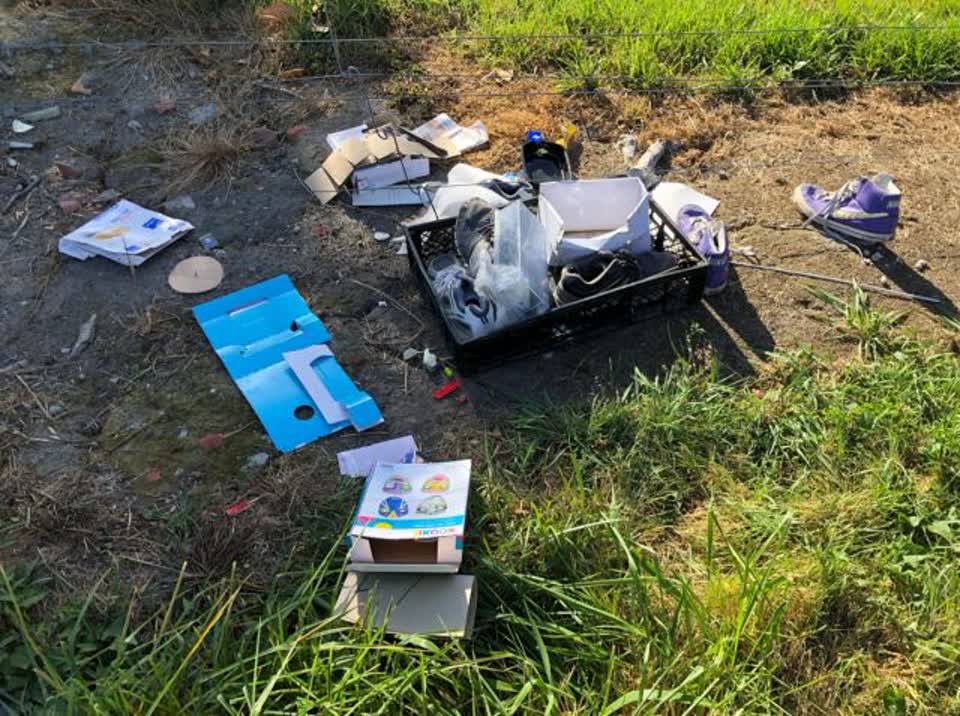 The photograph attached to this rubbish/recycling report