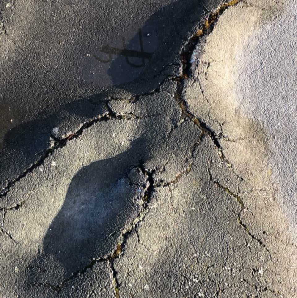 The photograph attached to this roading/streets report