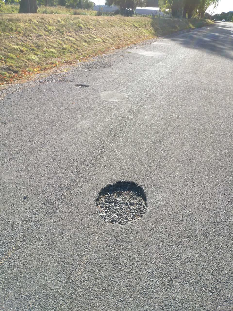 The photograph attached to this roading/streets report