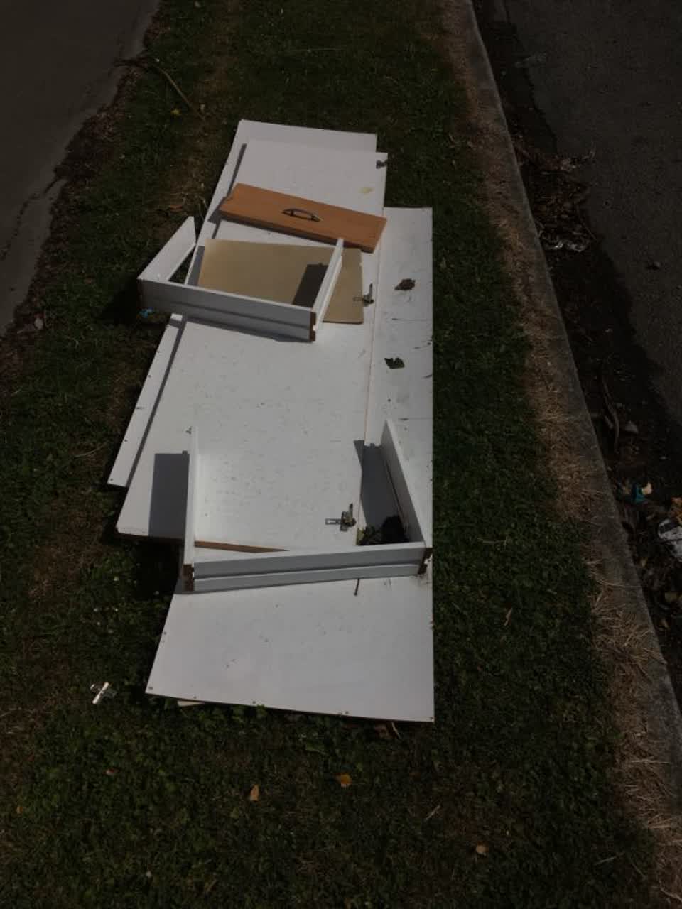 The photograph attached to this rubbish/recycling report
