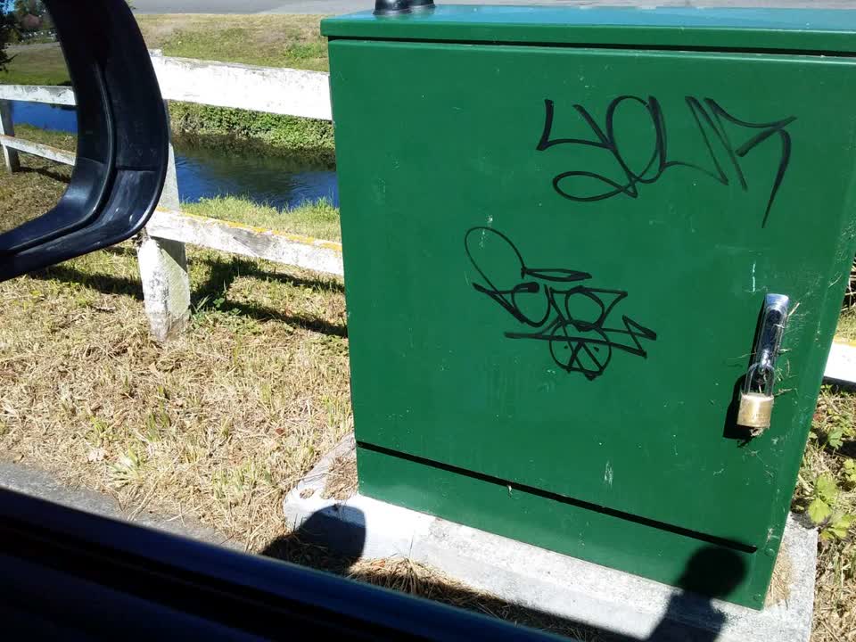 The photograph attached to this graffiti report