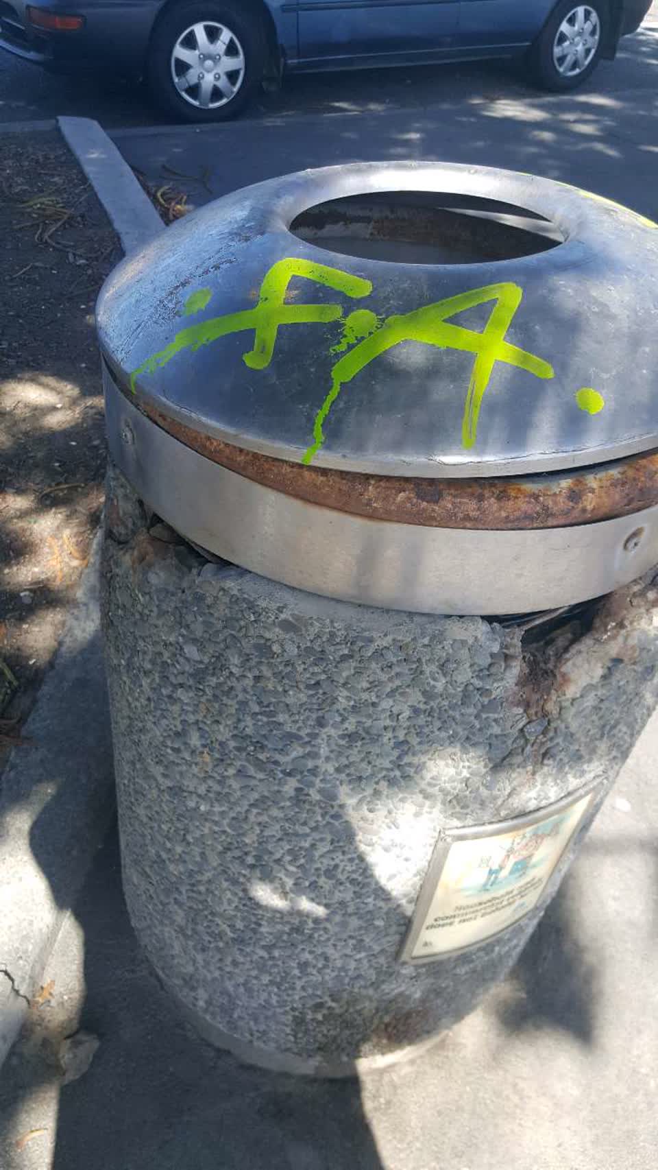 The photograph attached to this graffiti report