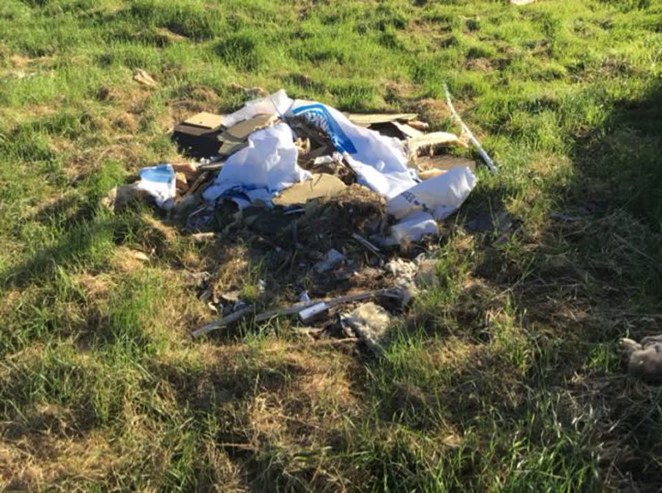 The photograph attached to this rubbish/recycling report