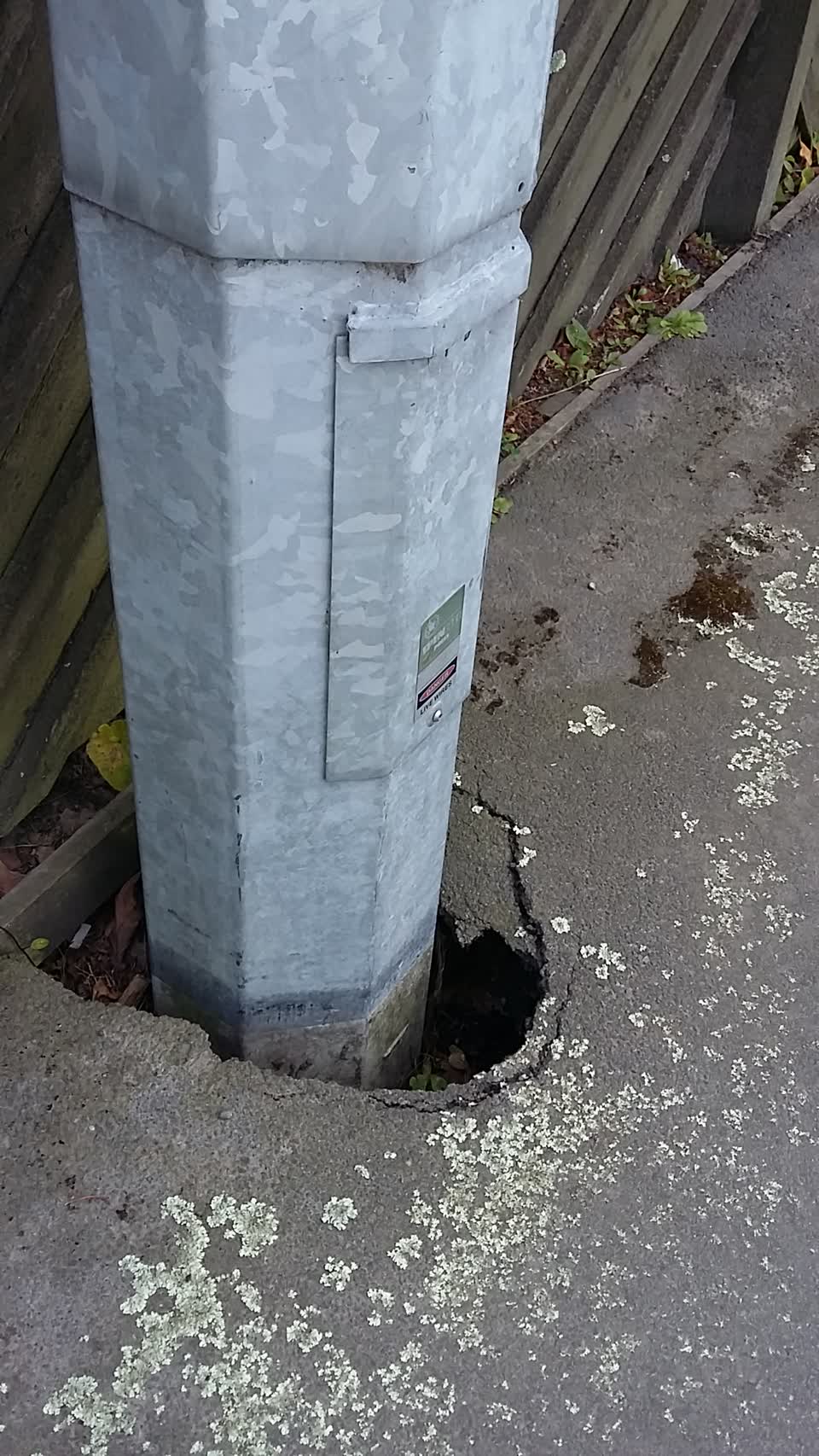 The photograph attached to this roading/streets report