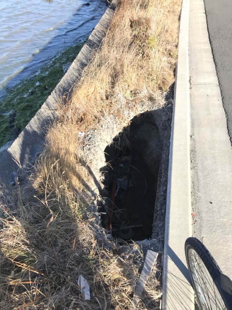 The photograph attached to this roading/streets report