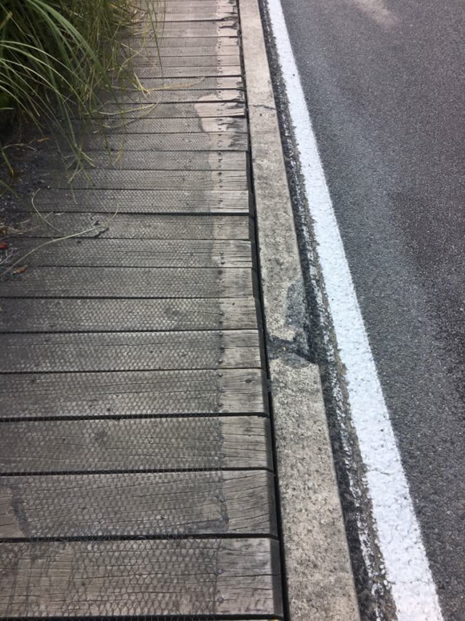 The photograph attached to this roading/streets report