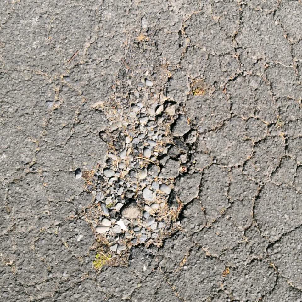 The photograph attached to this roading/streets report