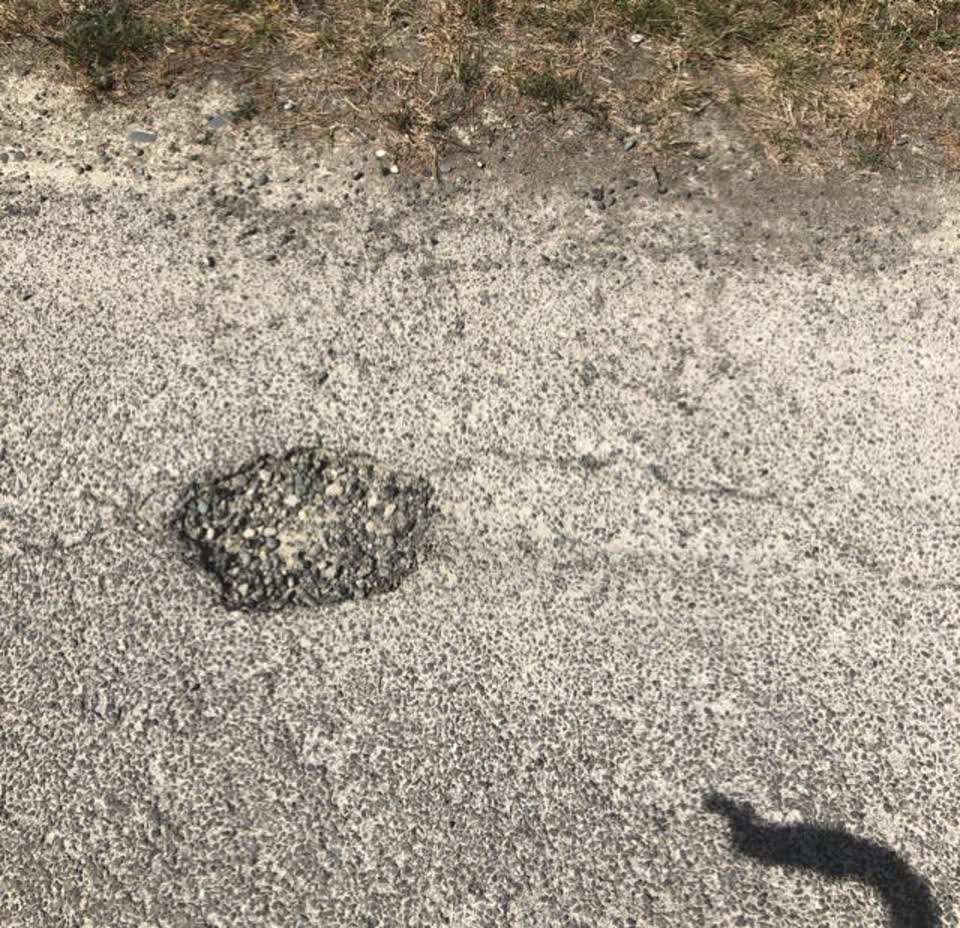 The photograph attached to this roading/streets report