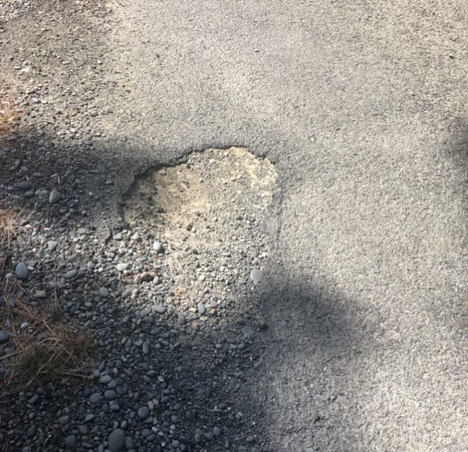 The photograph attached to this roading/streets report