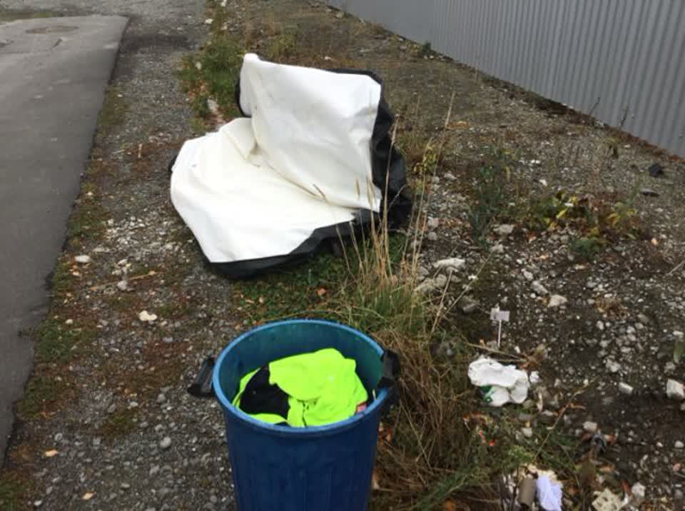 The photograph attached to this rubbish/recycling report