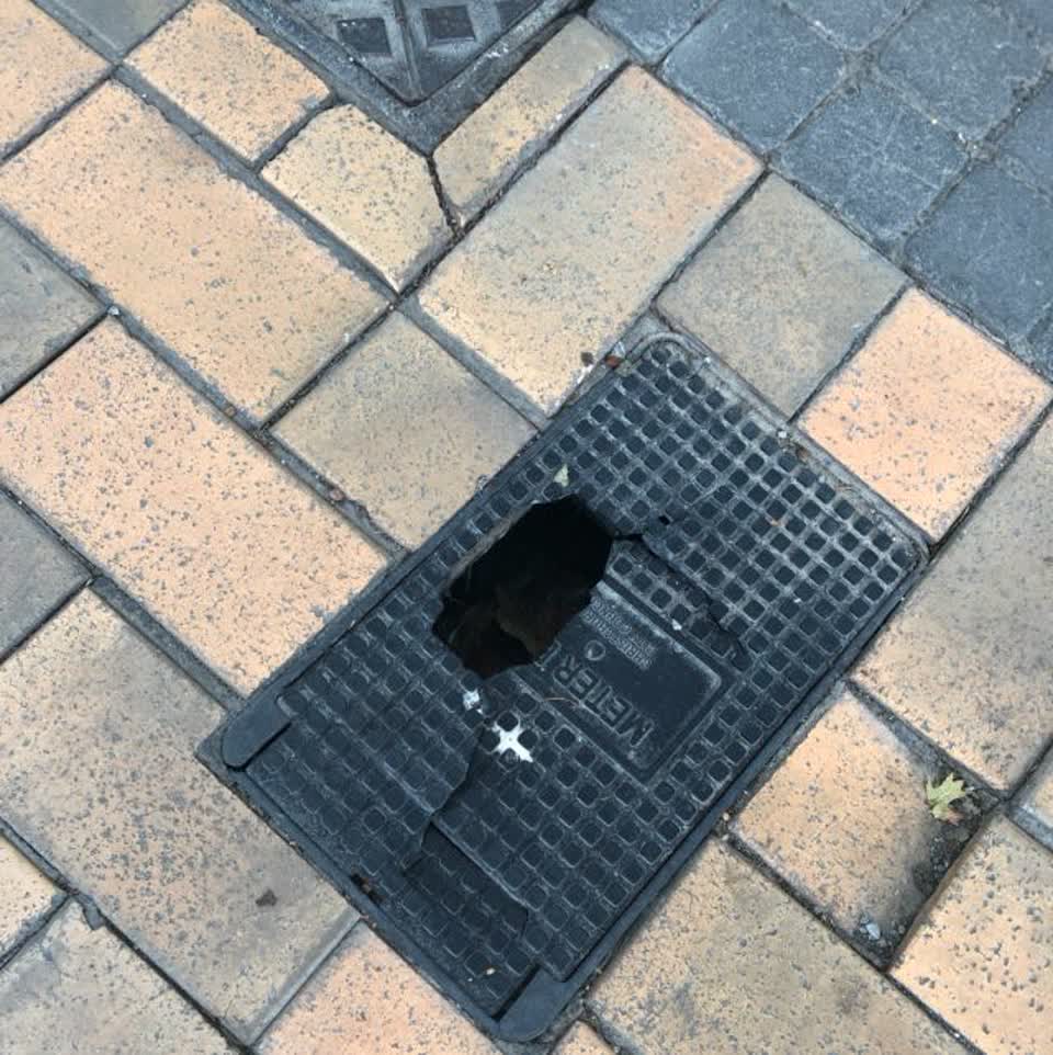 The photograph attached to this roading/streets report