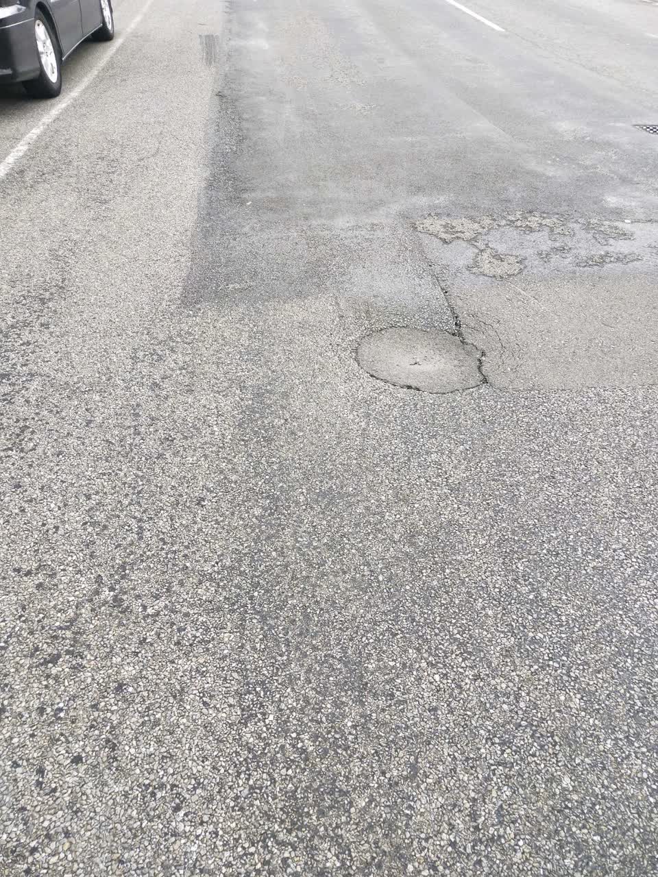 The photograph attached to this roading/streets report