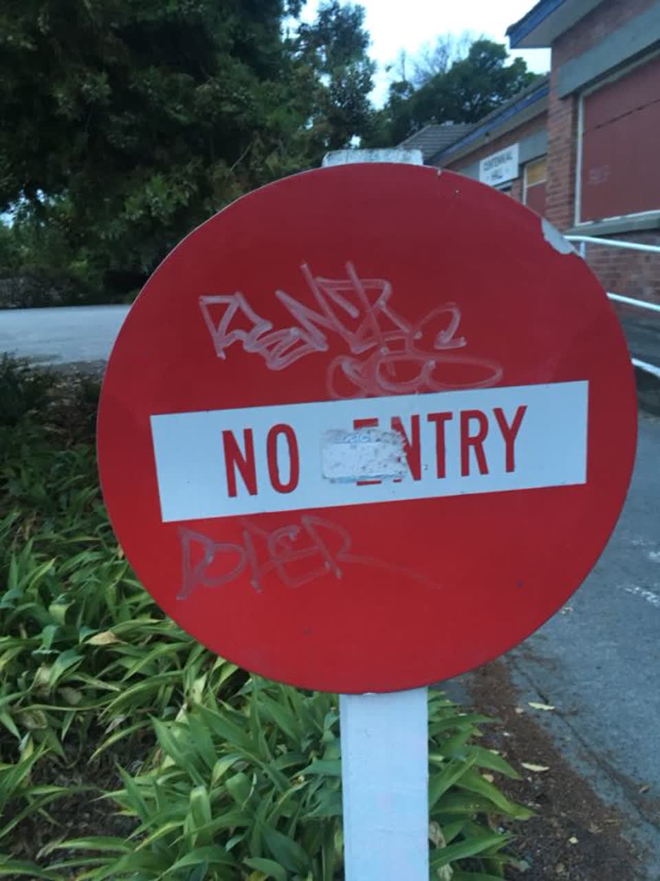 The photograph attached to this graffiti report