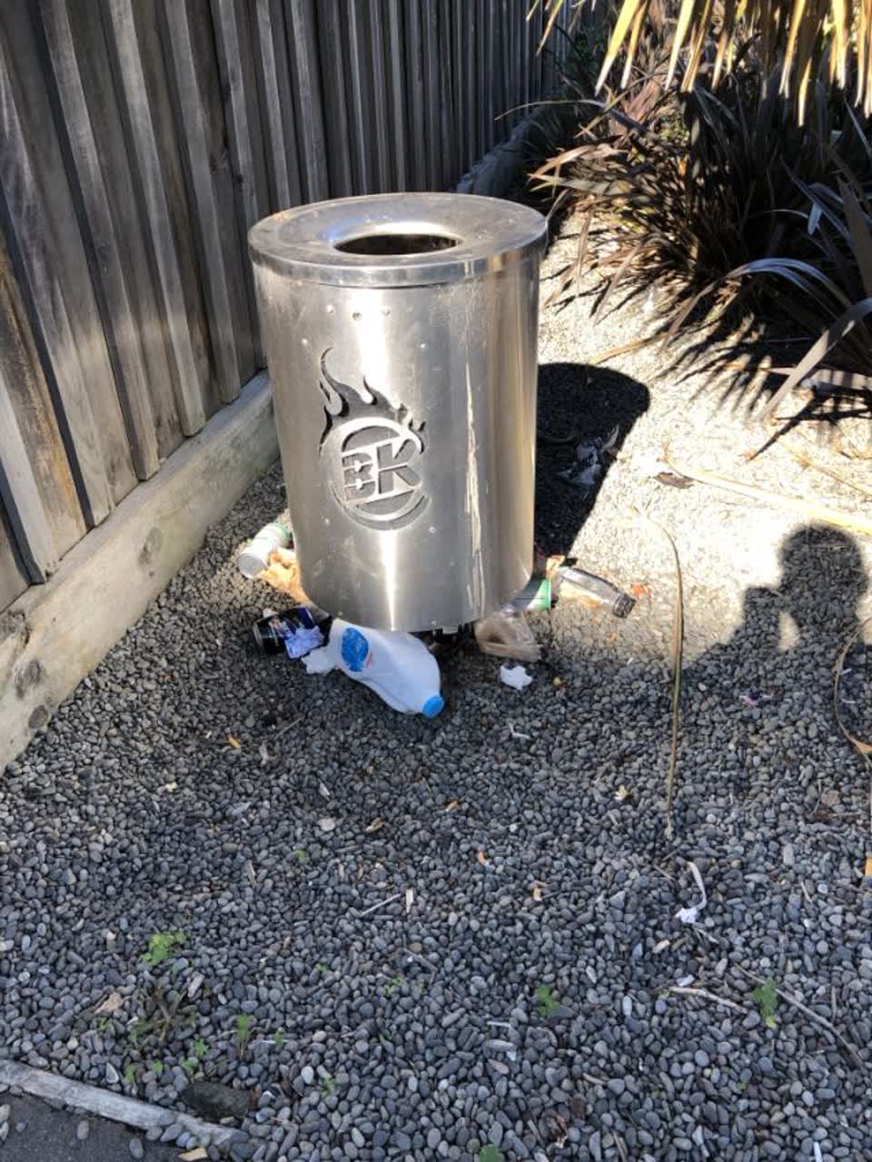 The photograph attached to this rubbish/recycling report