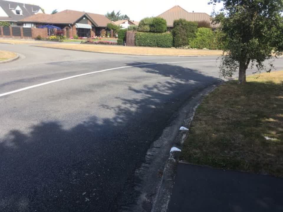 The photograph attached to this roading/streets report