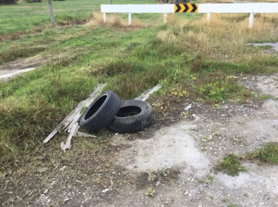 The photograph attached to this rubbish/recycling report