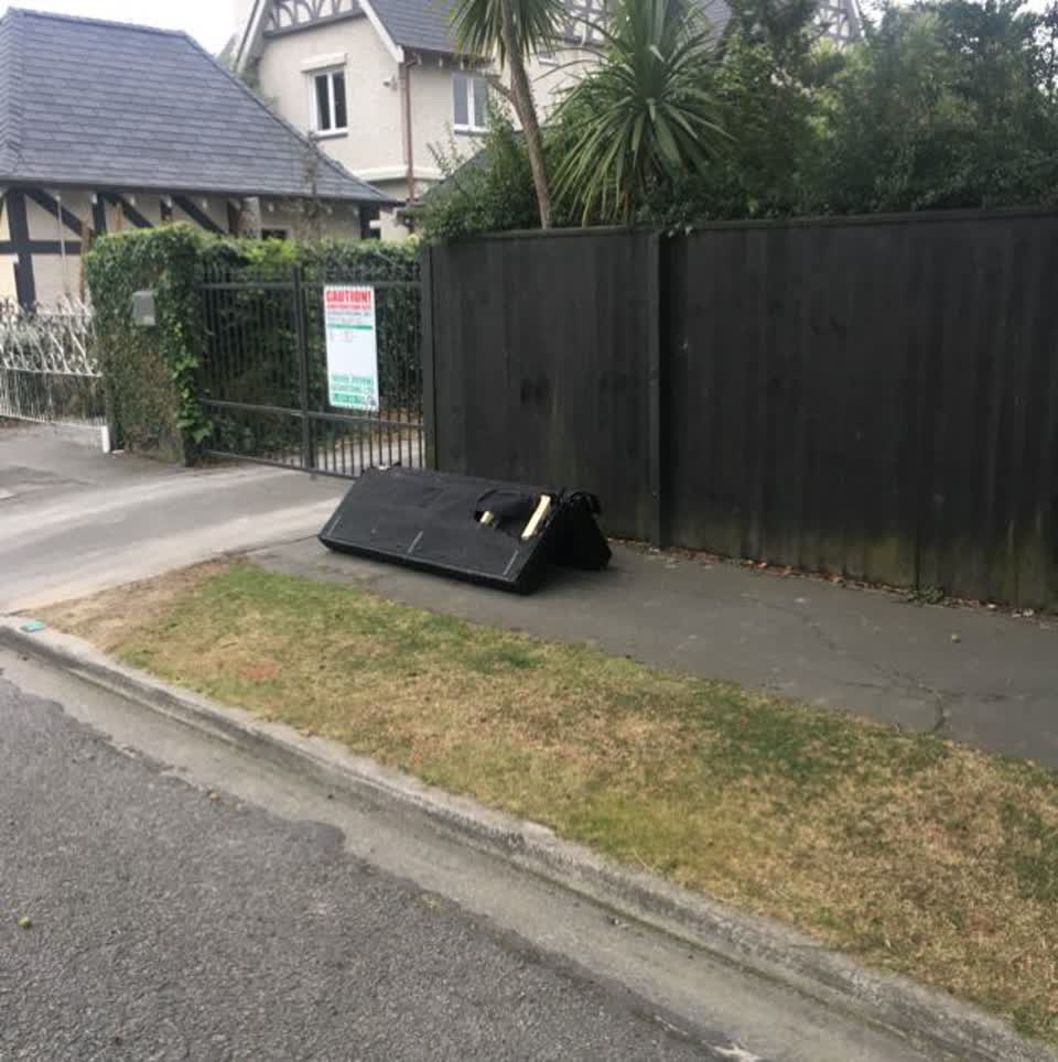 The photograph attached to this rubbish/recycling report