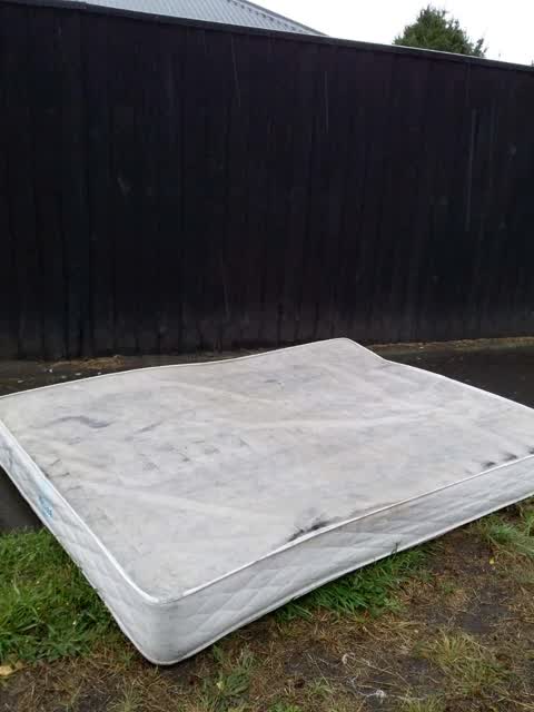 Rubbish/Recycling, a report photo