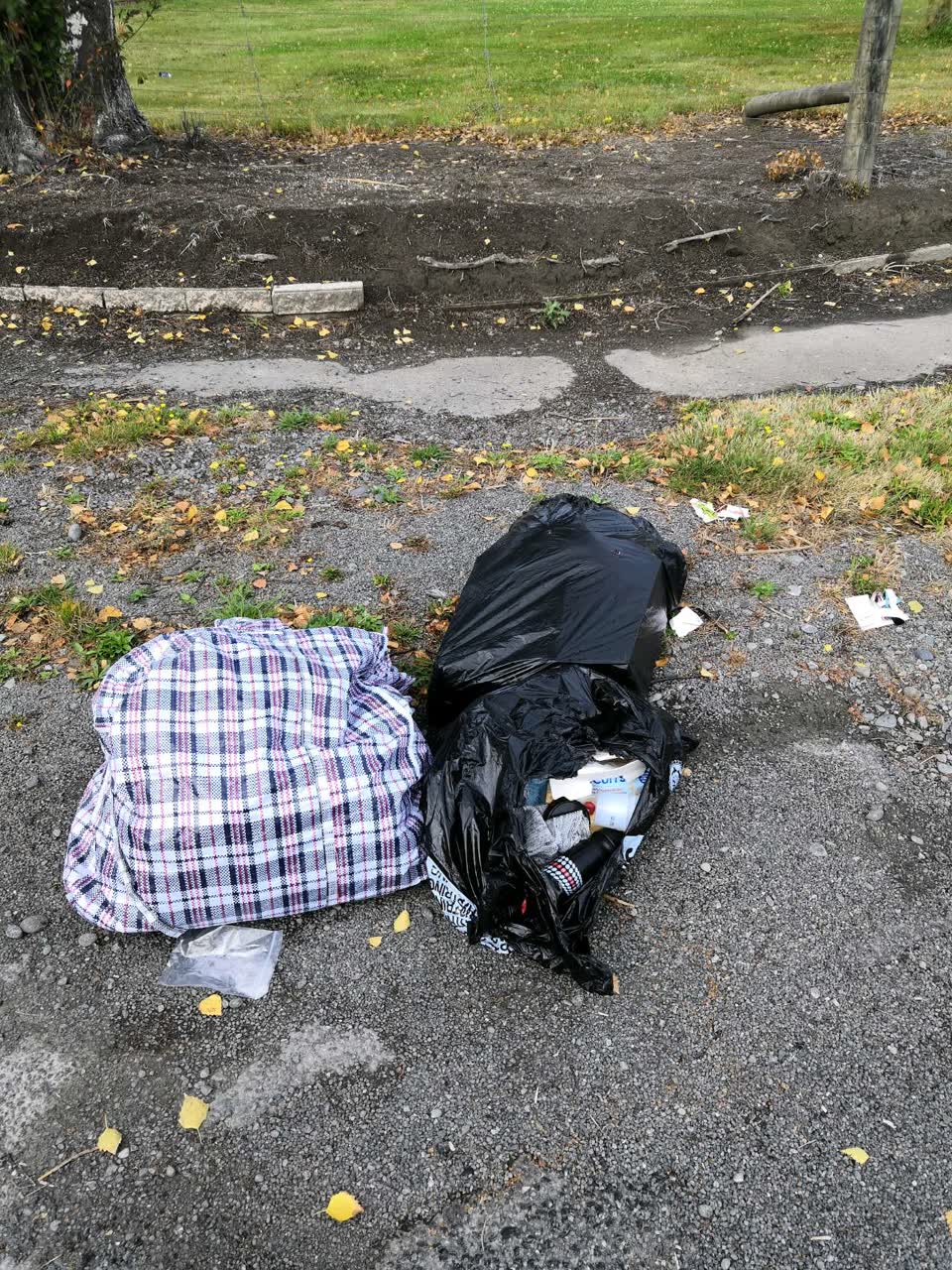 The photograph attached to this rubbish/recycling report