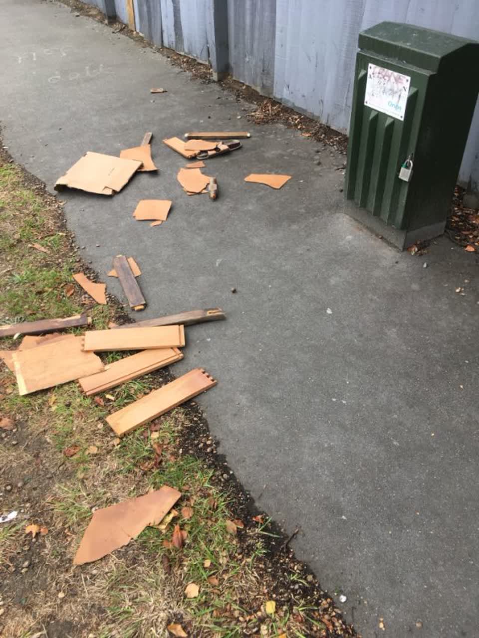The photograph attached to this rubbish/recycling report