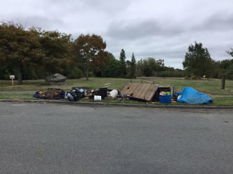 The photograph attached to this rubbish/recycling report