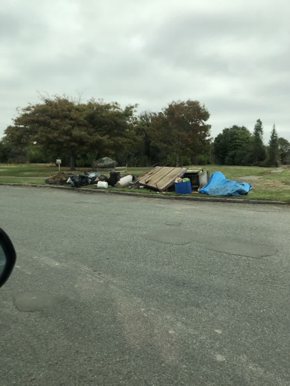 The photograph attached to this rubbish/recycling report