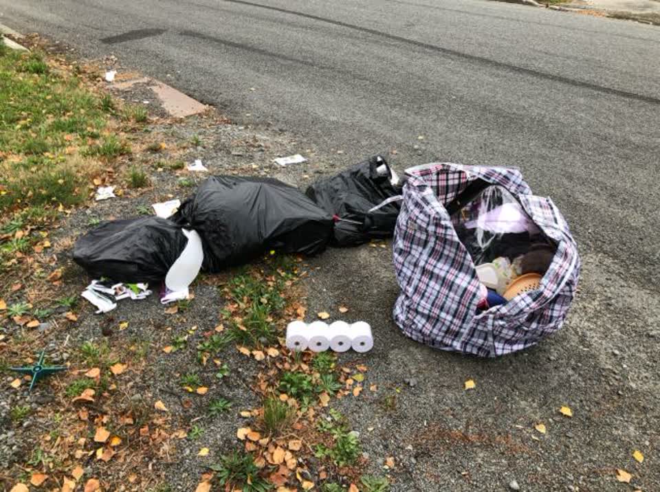The photograph attached to this rubbish/recycling report