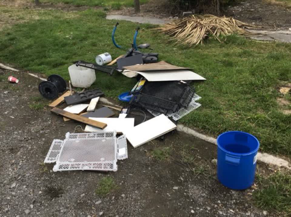 The photograph attached to this rubbish/recycling report