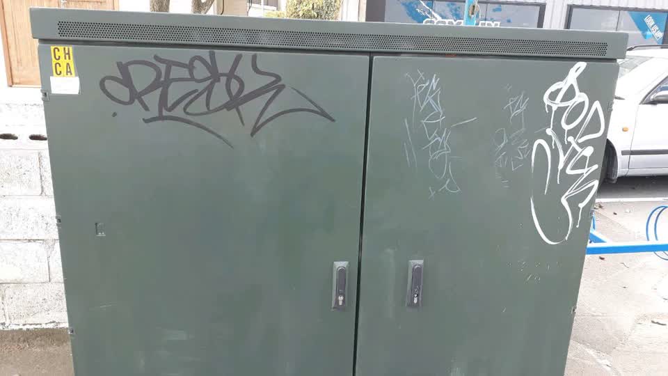 The photograph attached to this graffiti report