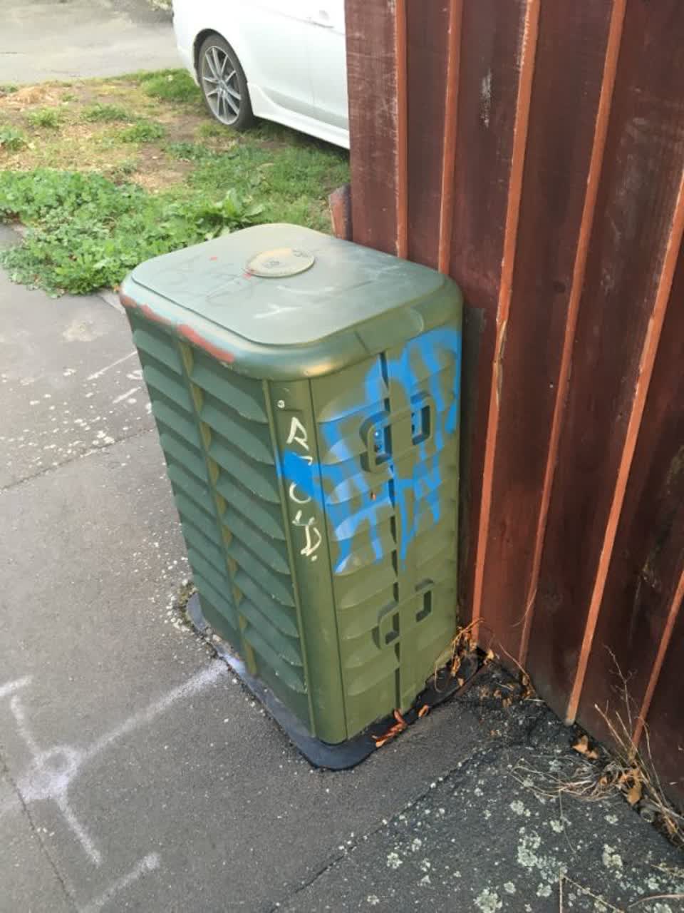 The photograph attached to this graffiti report