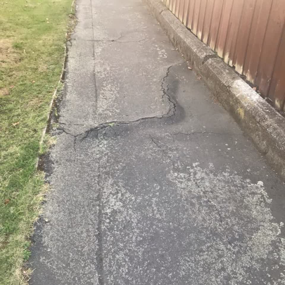 The photograph attached to this roading/streets report