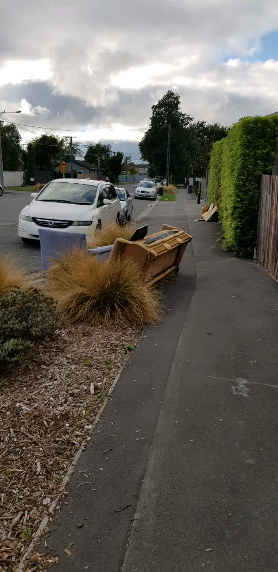The photograph attached to this rubbish/recycling report