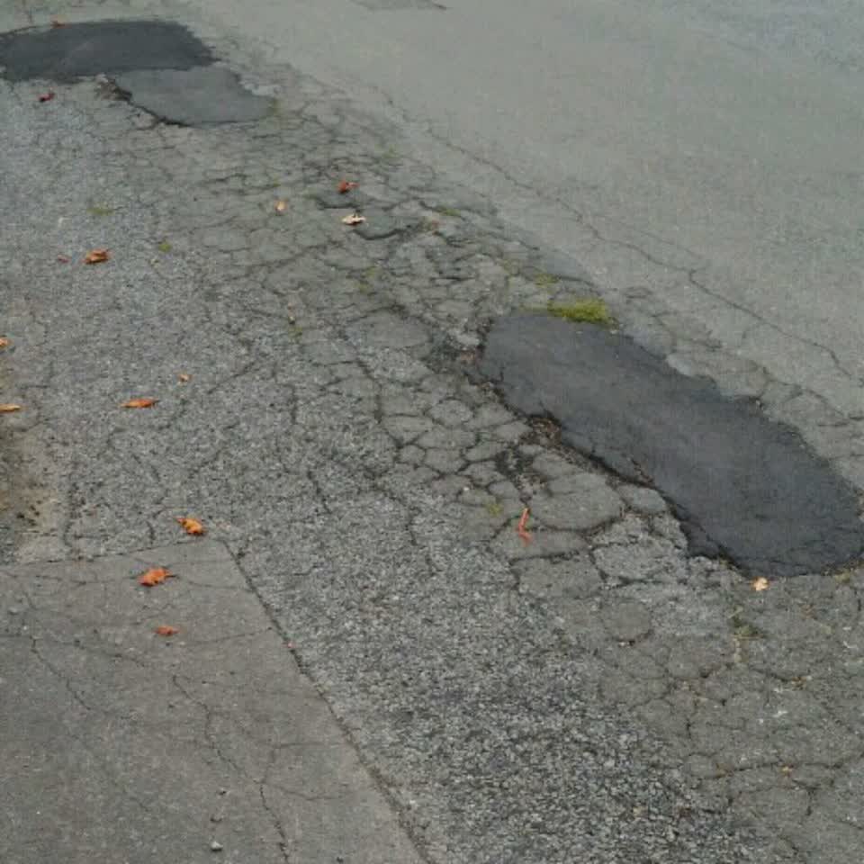 The photograph attached to this roading/streets report