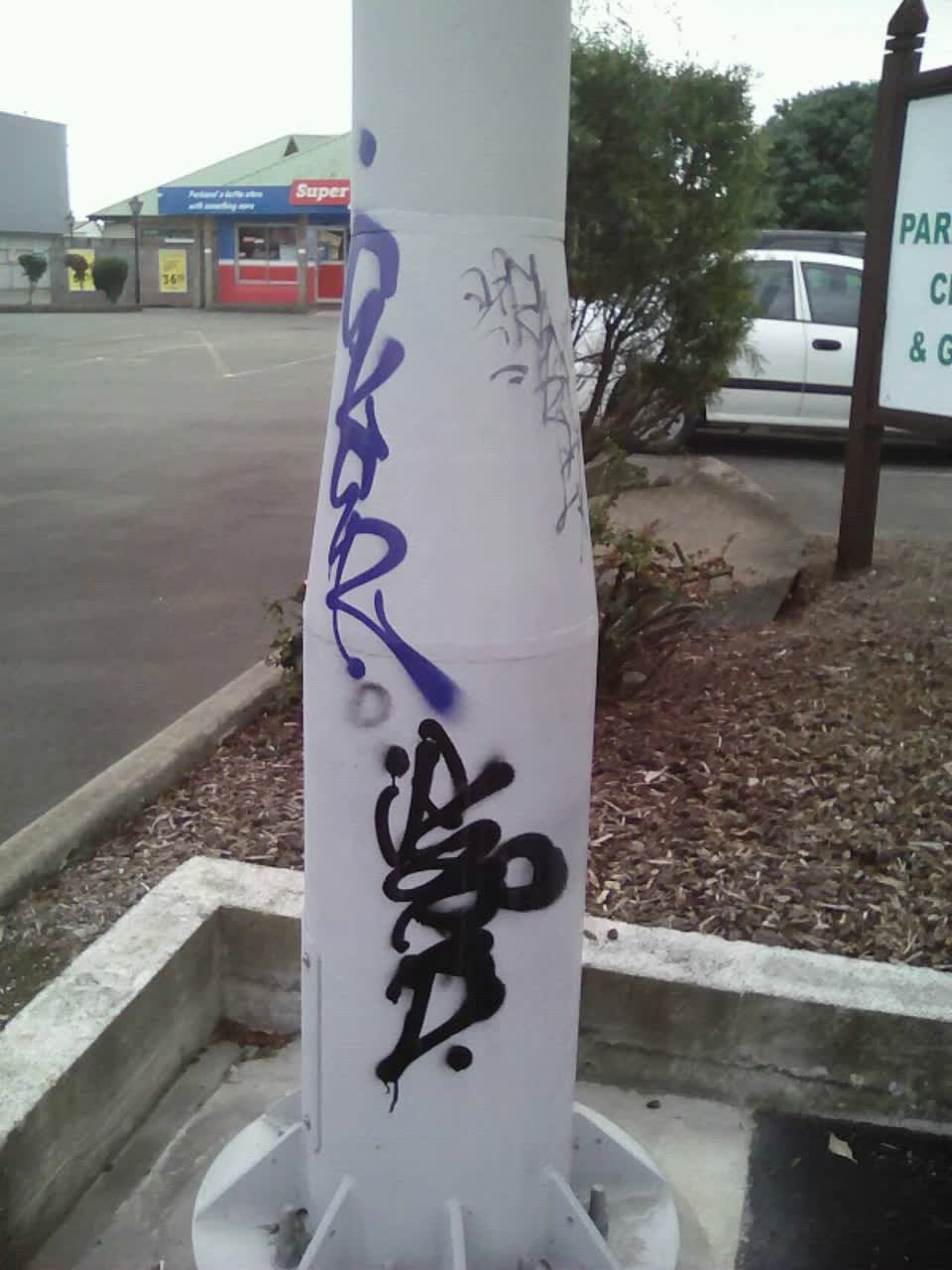 The photograph attached to this graffiti report