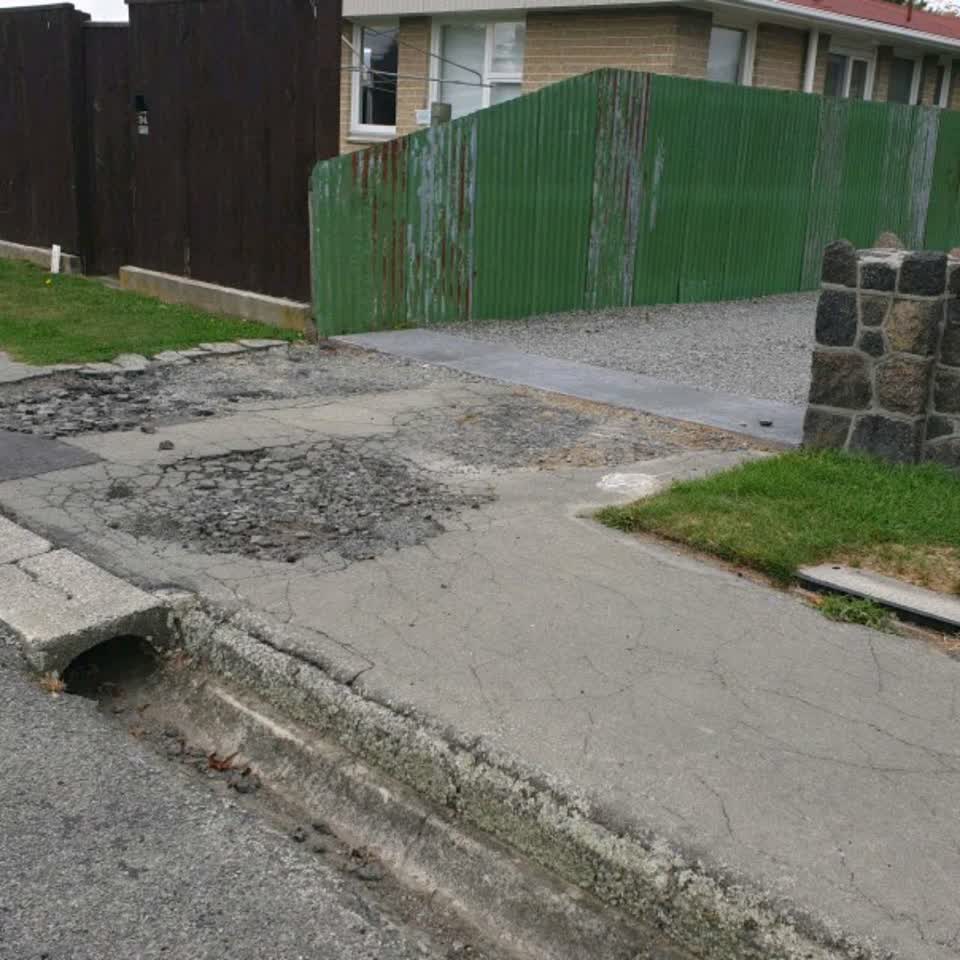 The photograph attached to this roading/streets report