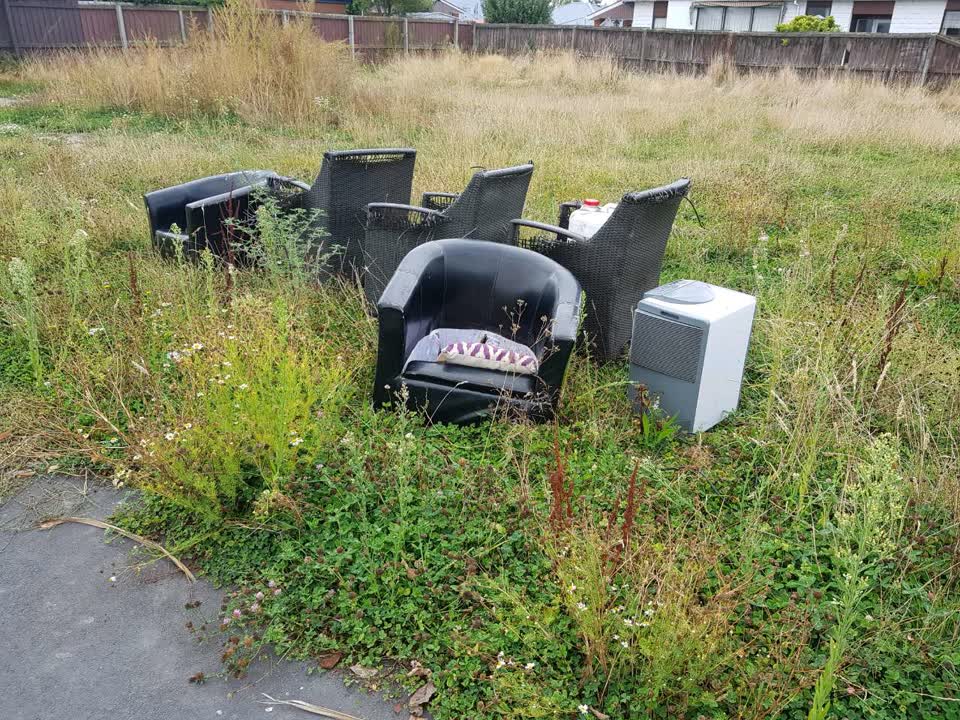 The photograph attached to this rubbish/recycling report
