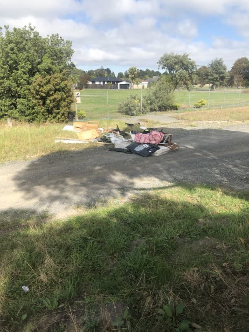 The photograph attached to this rubbish/recycling report