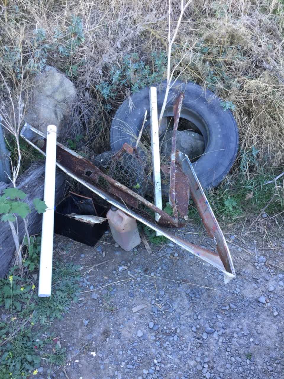 The photograph attached to this rubbish/recycling report