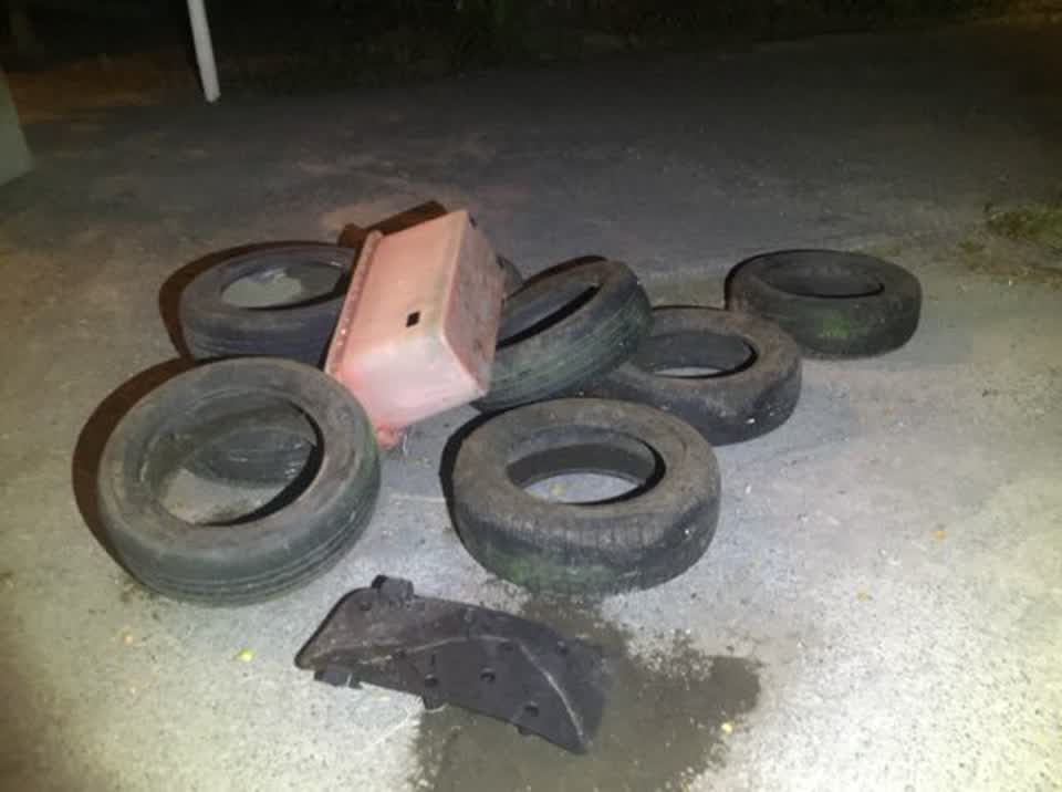 The photograph attached to this rubbish/recycling report