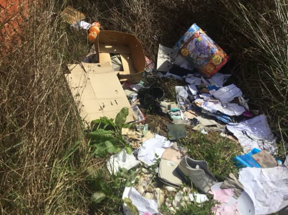 The photograph attached to this rubbish/recycling report