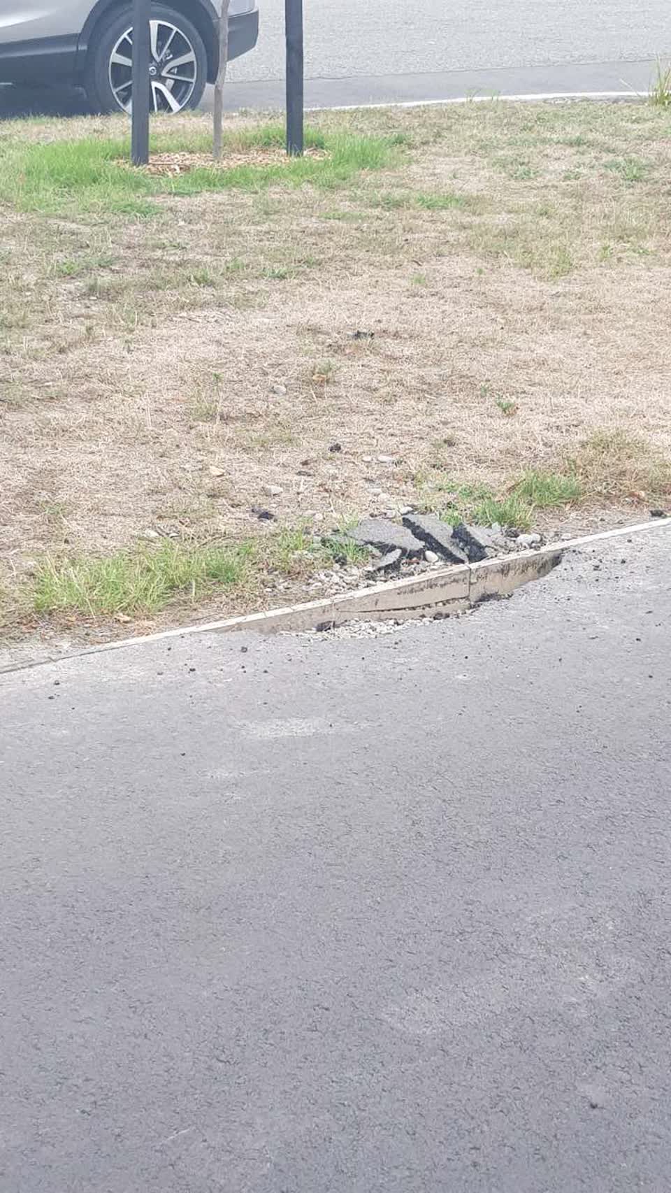 The photograph attached to this roading/streets report