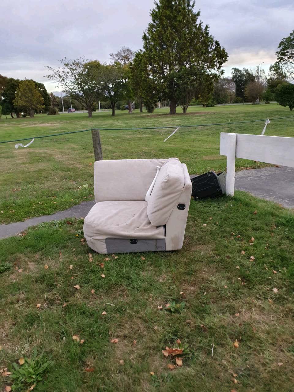 The photograph attached to this rubbish/recycling report