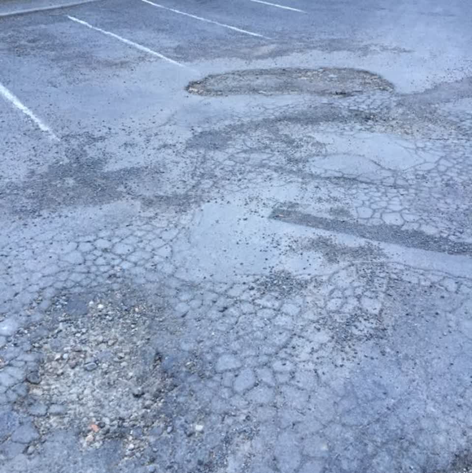 The photograph attached to this roading/streets report