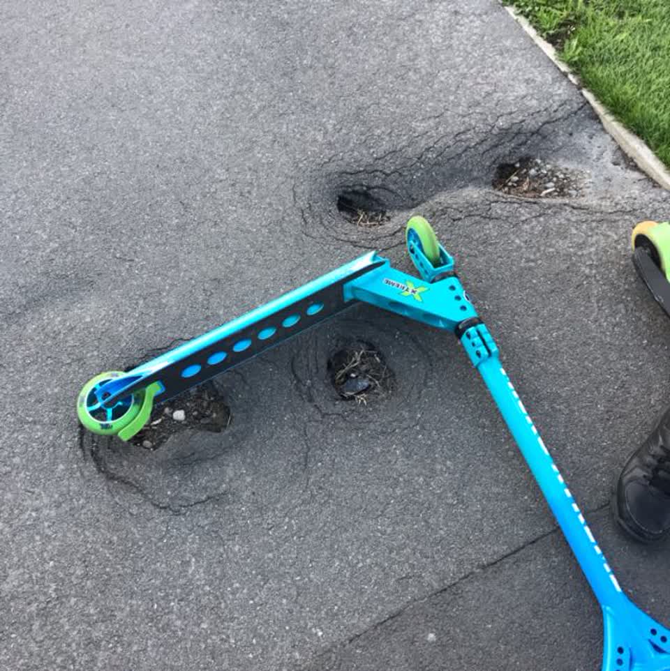The photograph attached to this roading/streets report