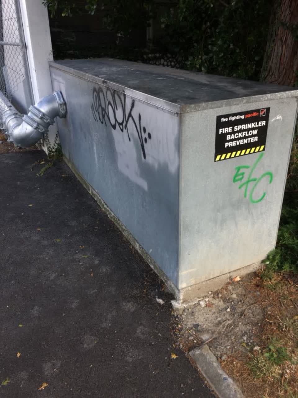 The photograph attached to this graffiti report
