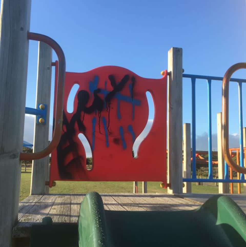 The photograph attached to this graffiti report