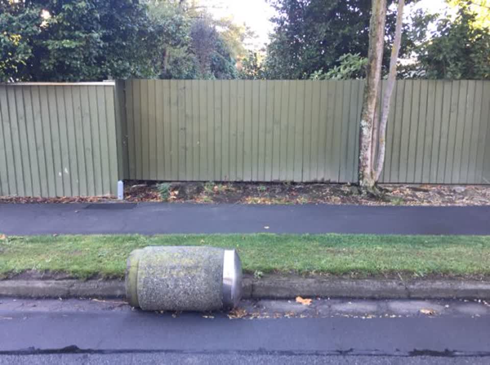 The photograph attached to this rubbish/recycling report
