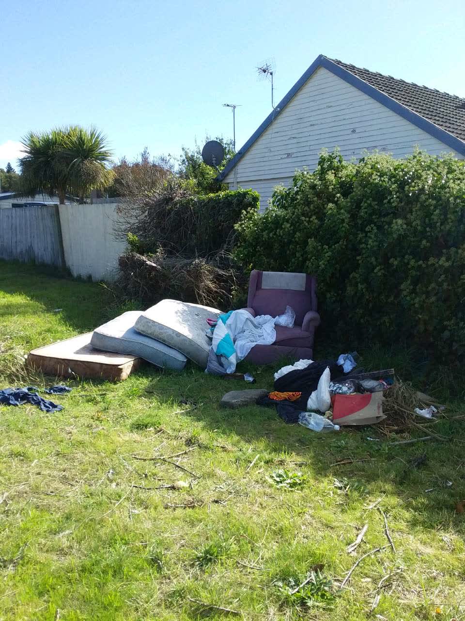 The photograph attached to this rubbish/recycling report