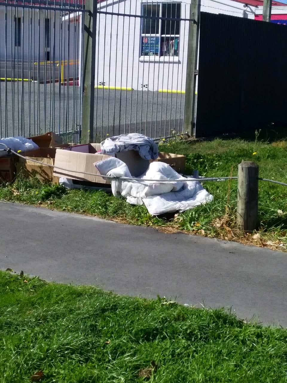 The photograph attached to this rubbish/recycling report