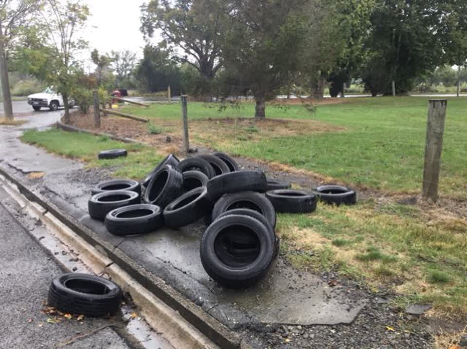 The photograph attached to this rubbish/recycling report